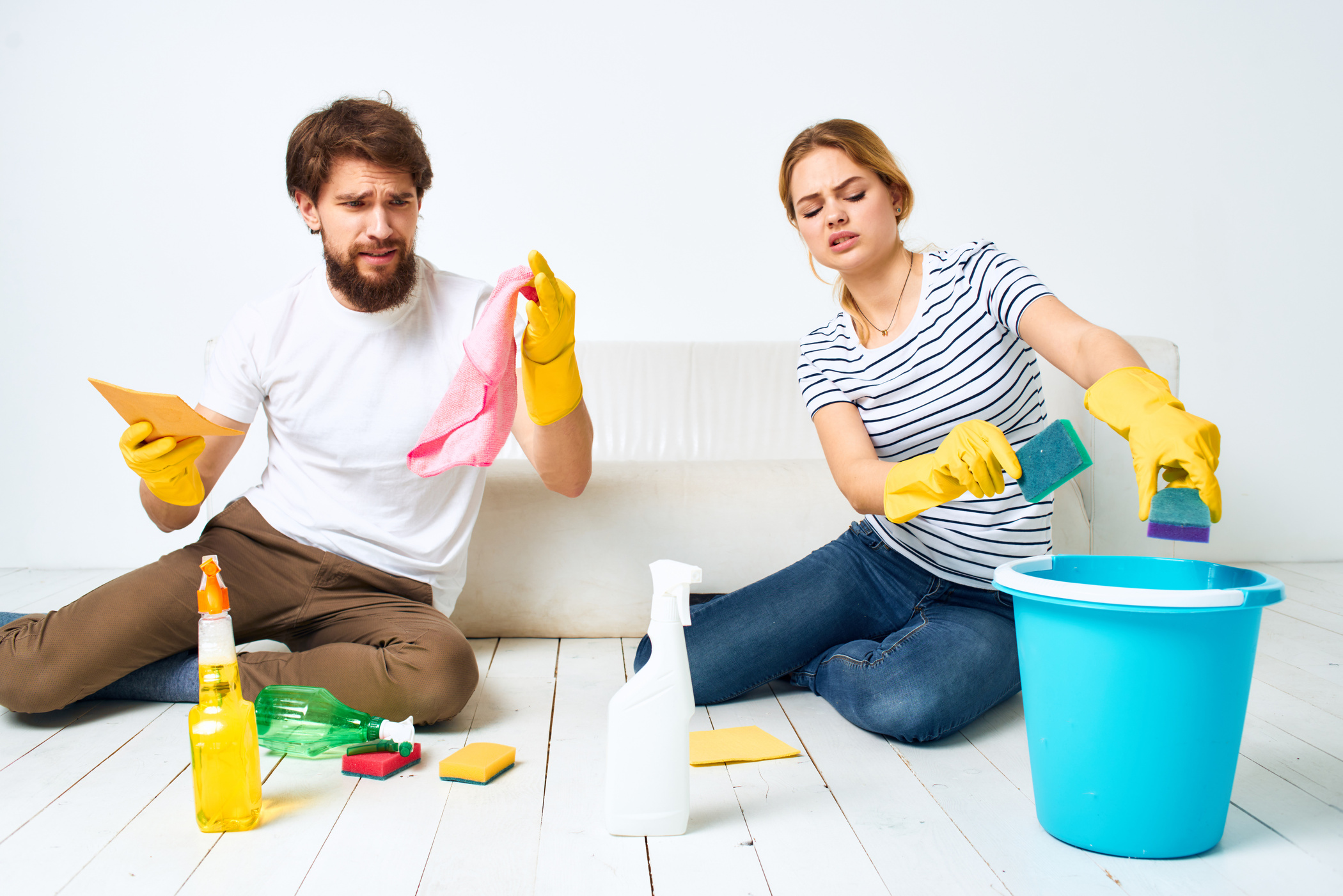Married Couple Joint House Cleaning Service Cleaning Agent